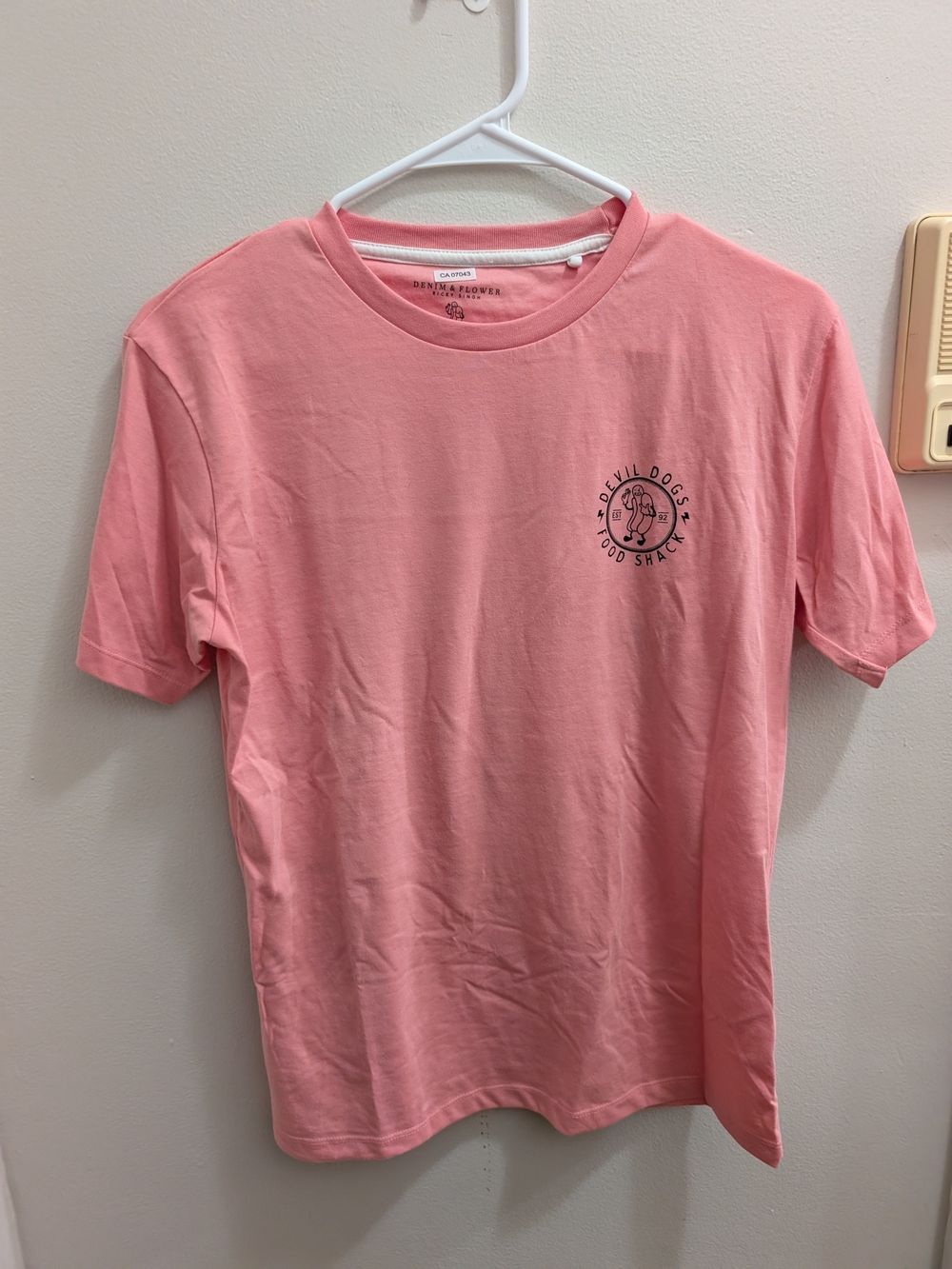 Denim & Flower Devil Dogs Food Shack T-Shirt Graphic Tee in Pink Boys 13/14